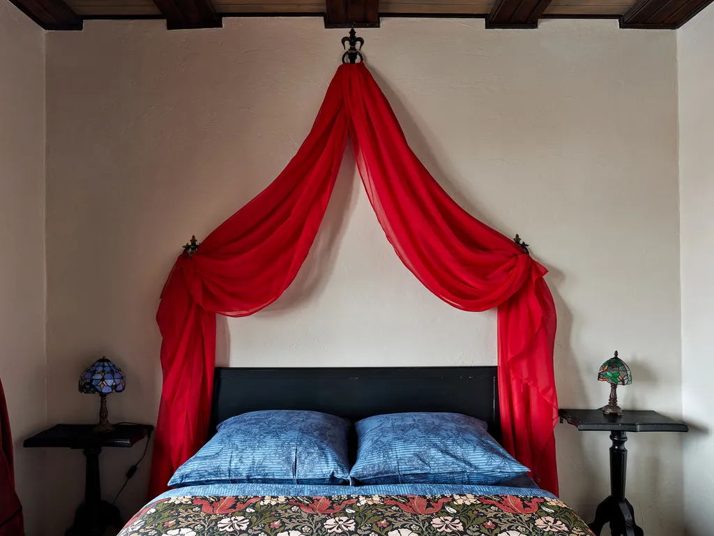 Готический замок Гранат Альдога