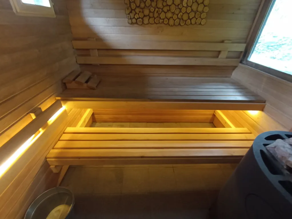 Лесной коттедж