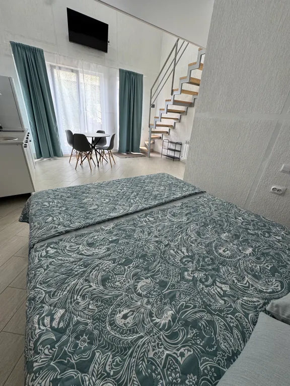 Комфортное проживание в лесу у моря