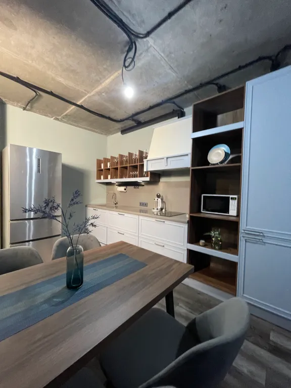 Роскошная уютная квартира с огромными окнами в тихий двор