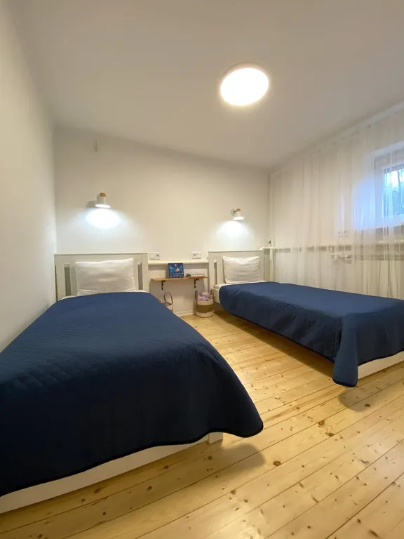 Загородный дом с садом и бассейном