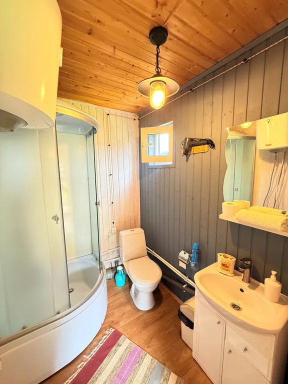 Домик с терассой и видом на горы