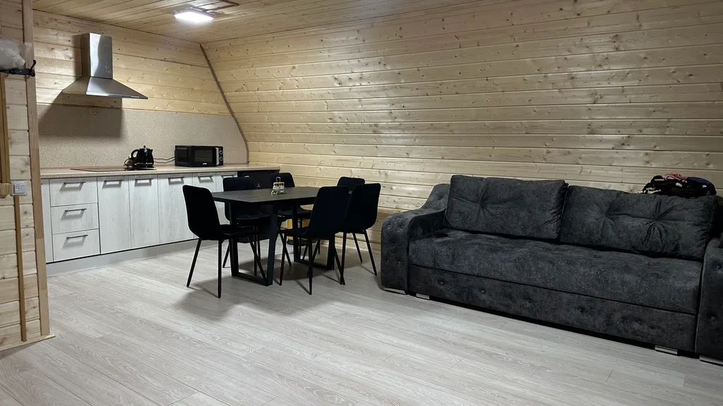 А-фрейм с видом на горы и лес