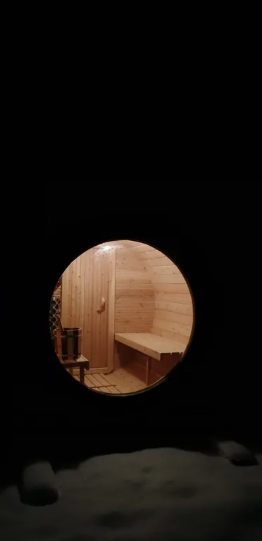 Дом с панорамными окнами на участке 10 соток