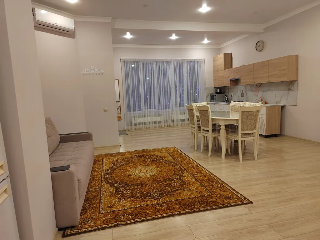 Уютный дом с садом в центре города