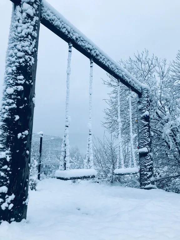 Уютный семейный дом у озера