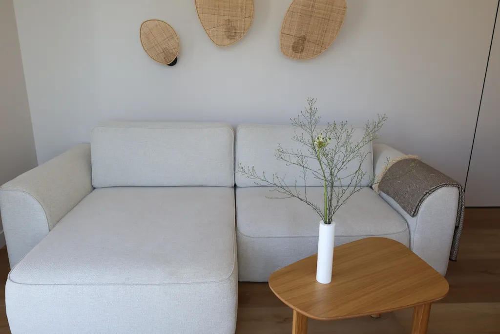 Светлый коттедж с видом на море