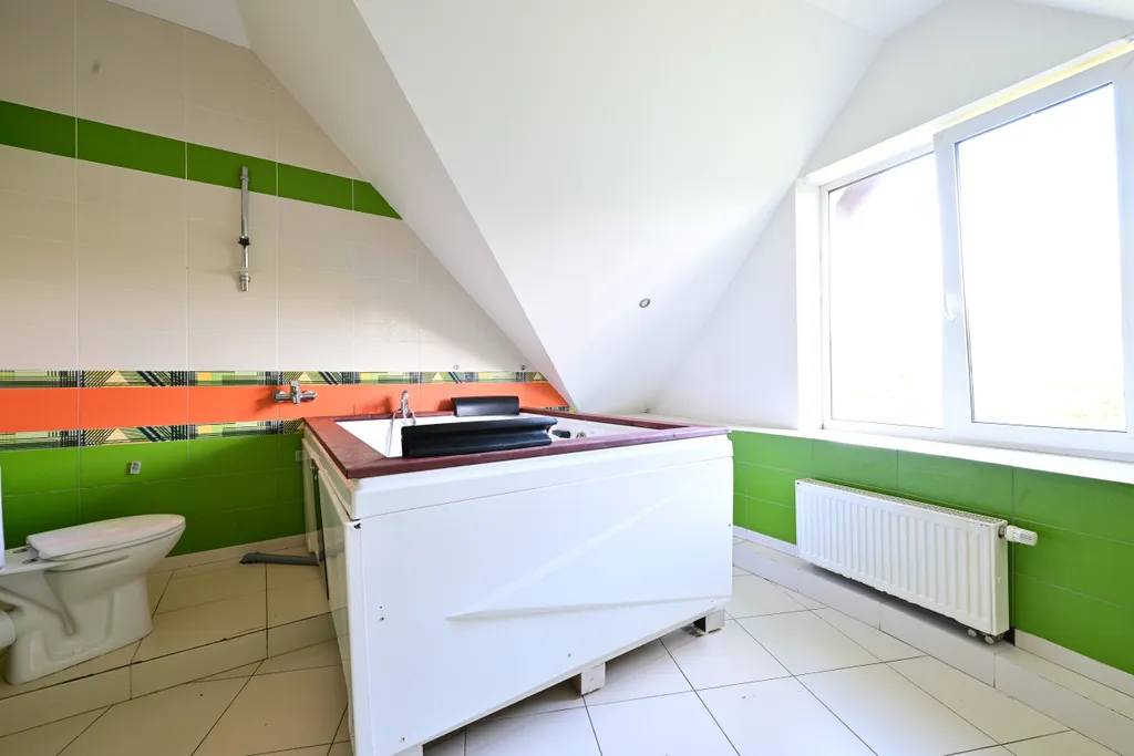 Шикарный коттедж с уютным средневековым интерьером