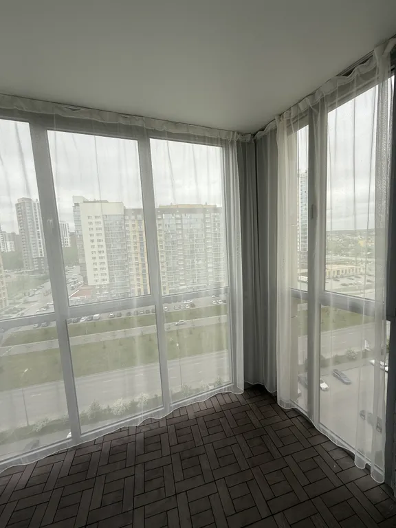 Студия + спальня с джакузи и панорамным балкон около ЛА Трактор