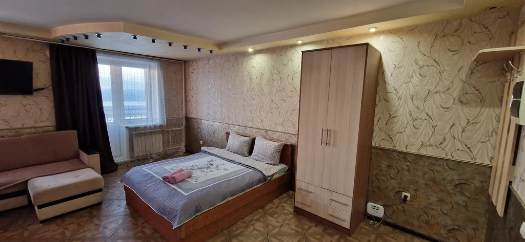 Вместительная студия с видом на реку Ангару