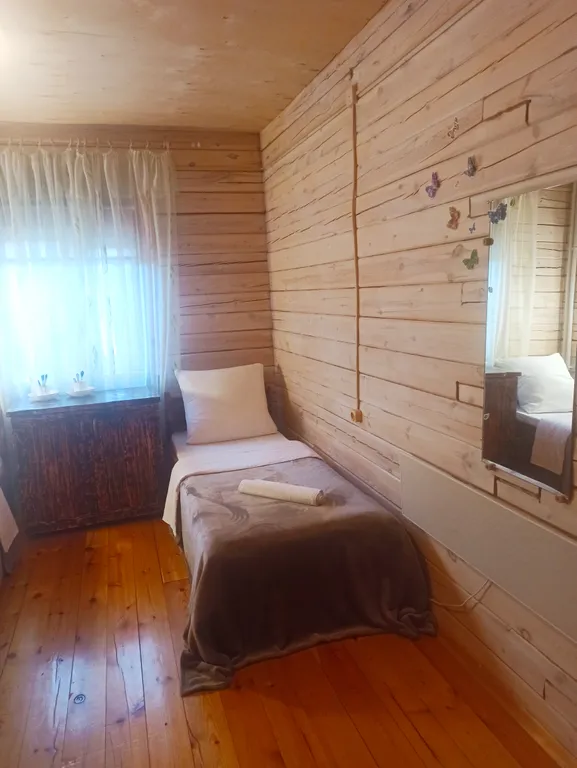 Комната с диваном