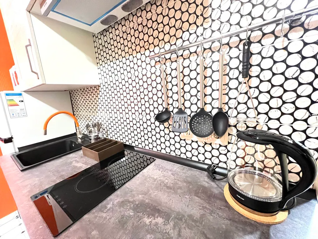 Стильная двухуровневая студия Оранж