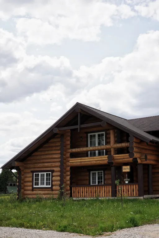 5-комнатный двухэтажный Коттедж Цветы в Подмосковье в окружении леса