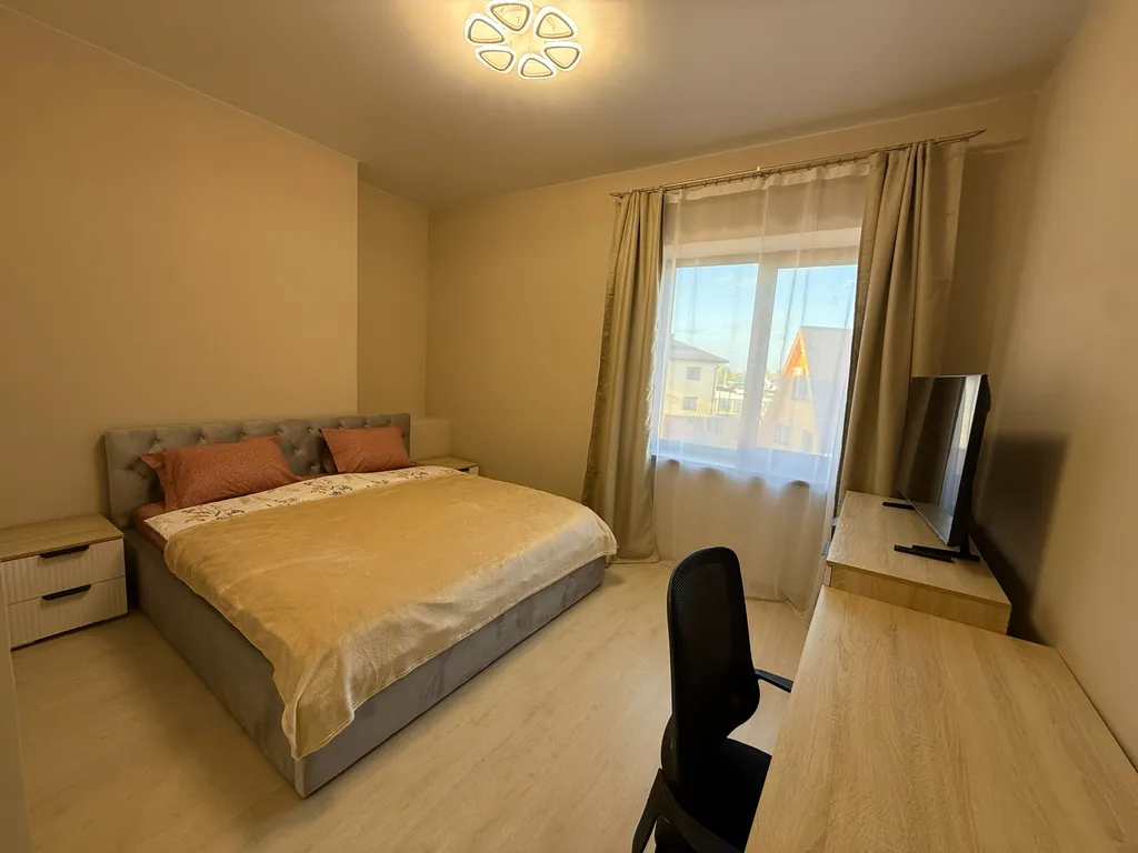 Дом с бассейном и 6 спальнями