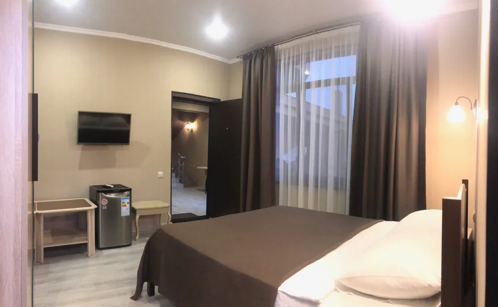 Трёхместный номер с личным балконом