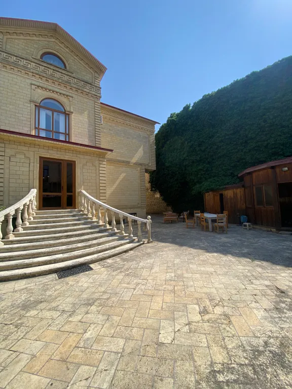 Дом напротив фонтана с потрясающим видом на крепость, фонтан и море