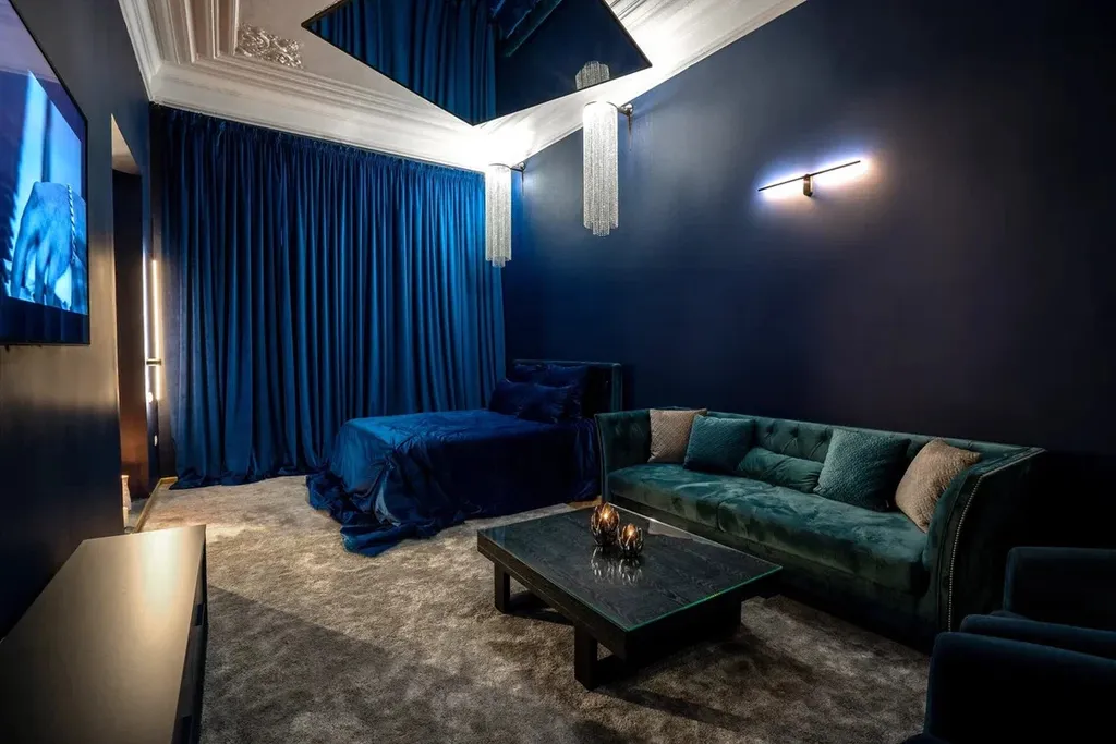 Квартира Роскошная комната с зеркалами и мебелью премиум класса в центре города — Санкт-Петербург