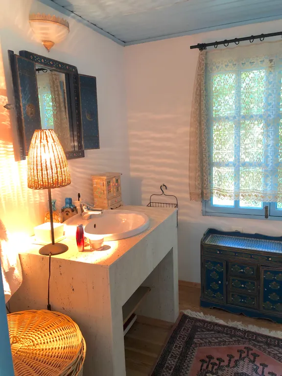 Два дома на море с бассейном и садом