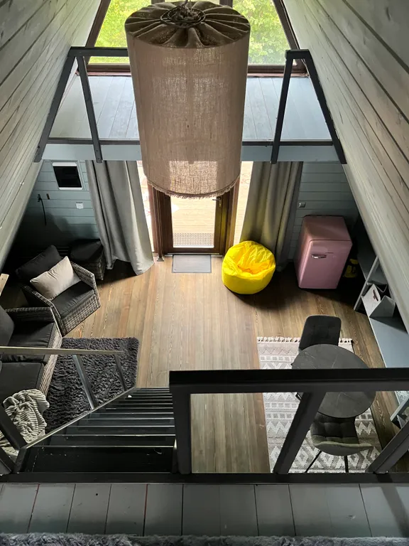 Уютный дом A-Frame в лесу