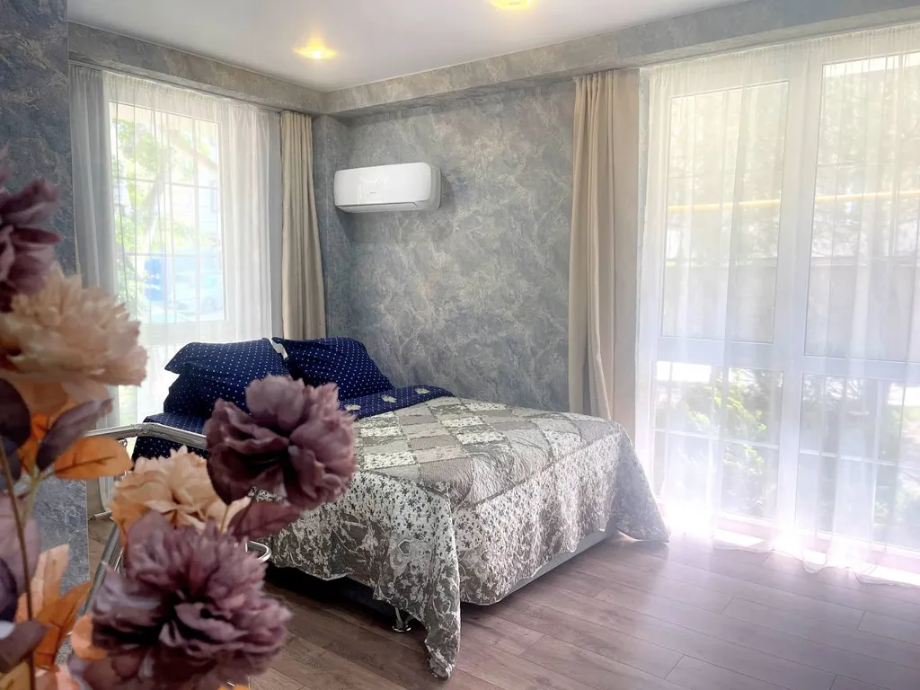 Двухуровневая квартира с дизайнерским ремонтом возле моря — аренда посуточно в Сочи