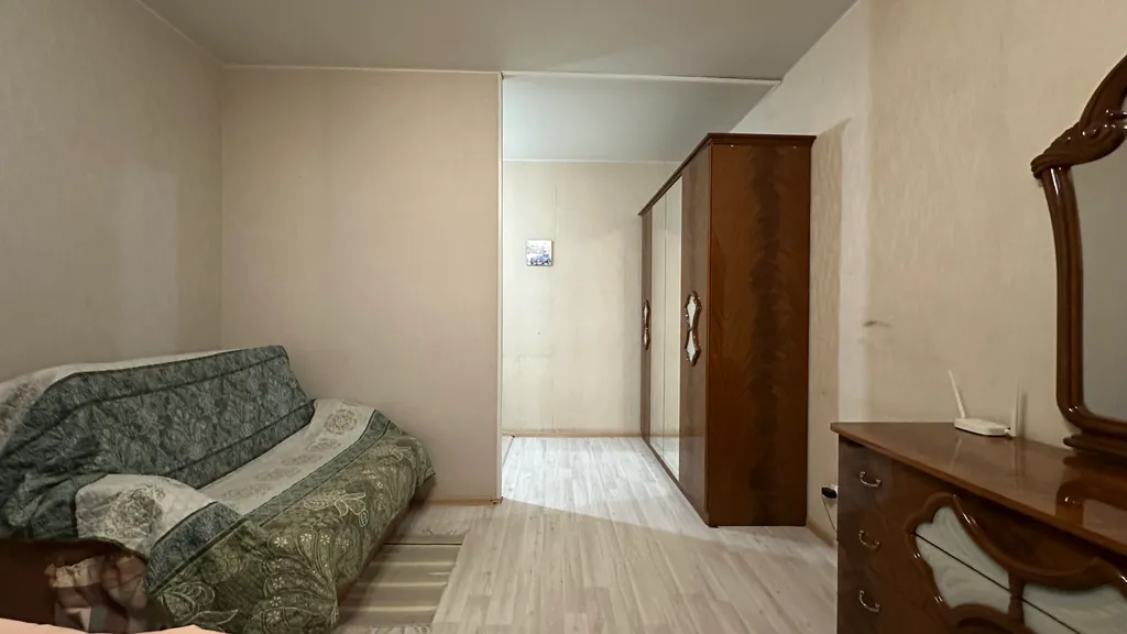 Простая однушка с видом на лес