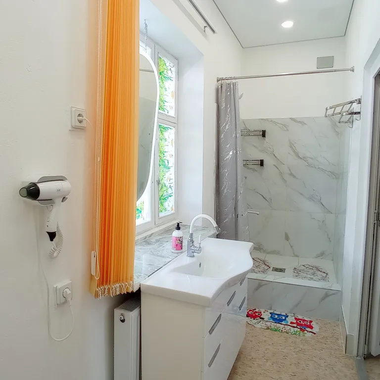 Коттедж с бассейном