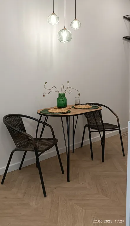 Центр. Сталинка с балконом с красивым видом на бульвар возле университа