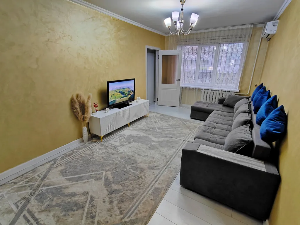 2-комнатная квартира на 1 этаже рядом с ТРЦ MEGA, парком и речкой