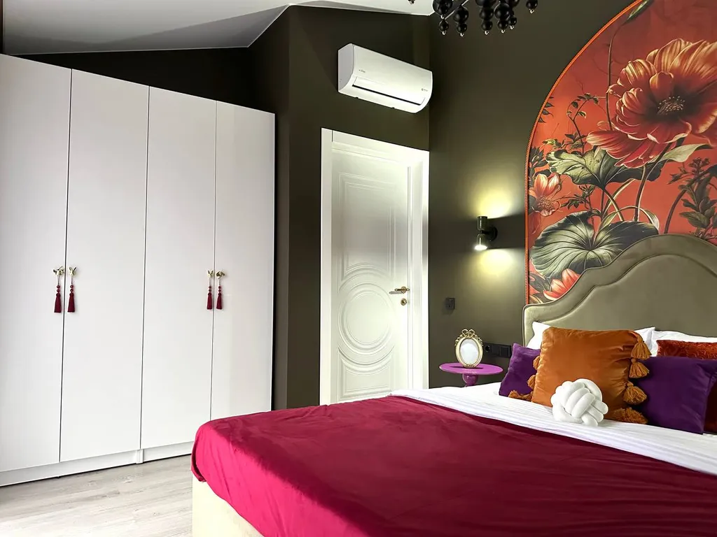 Фотодача с уникальным ярким интерьером для вашего отдыха и настроения