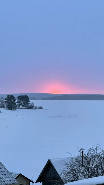 Загородный дом у красивого озера