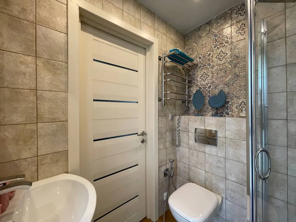 Двухуровневая квартира с дизайнерским ремонтом возле моря