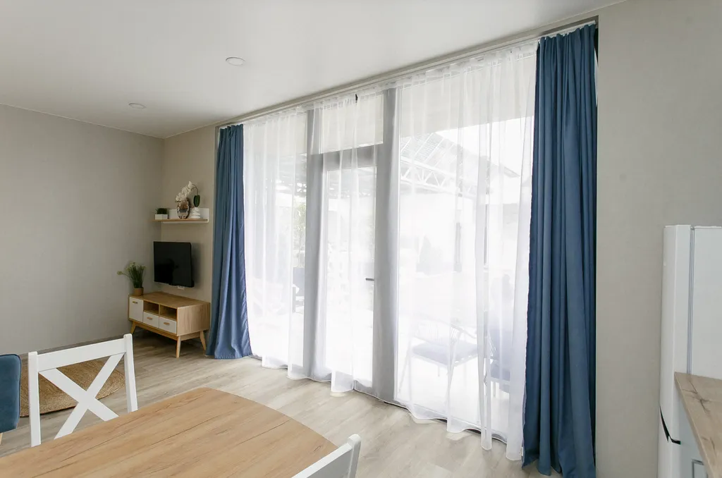 Коттедж с теплым бассейном и банным комплексом, недалеко от моря