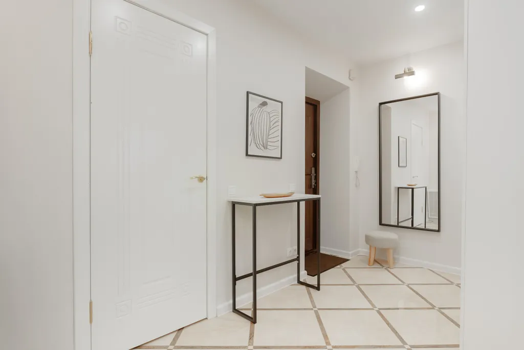 Элегантная квартира с французским балконом в центре