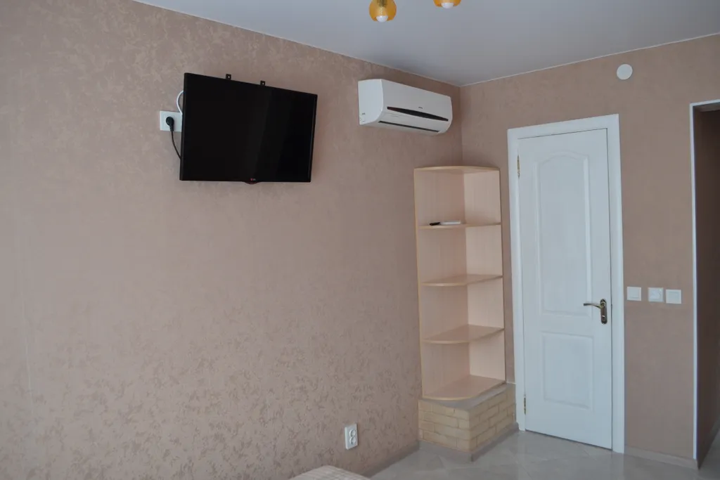 Не большой домик в самом центре Алупки возле Воронцовского пар