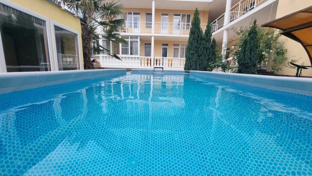 Смарт-студия в монохромных тонах