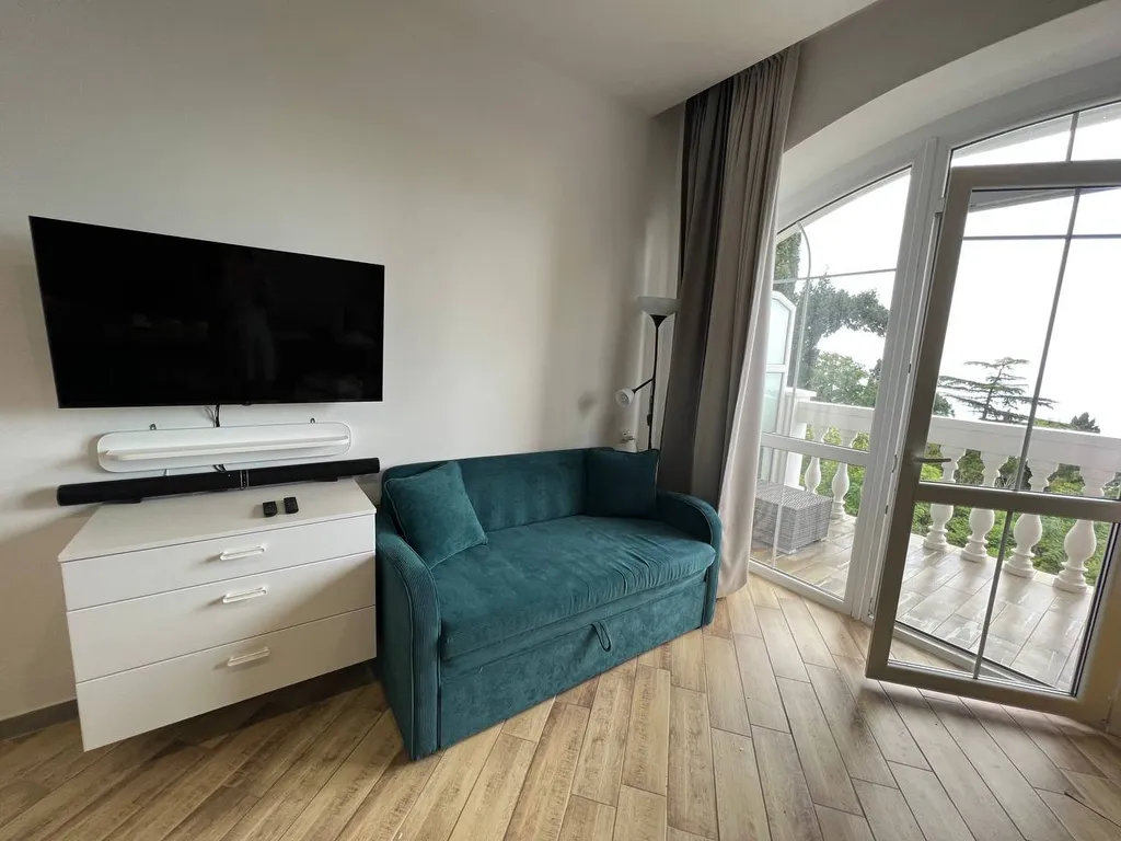 Шикарная современная студия на берегу моря