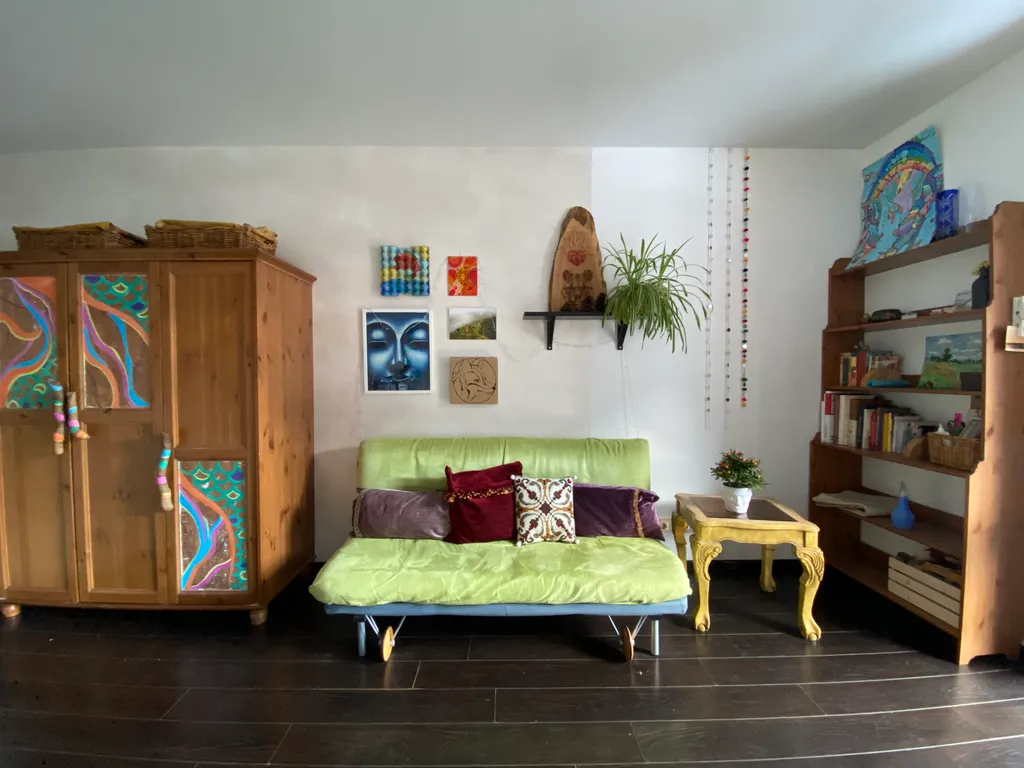 Просторная бохо студия с панорамным видом на горы