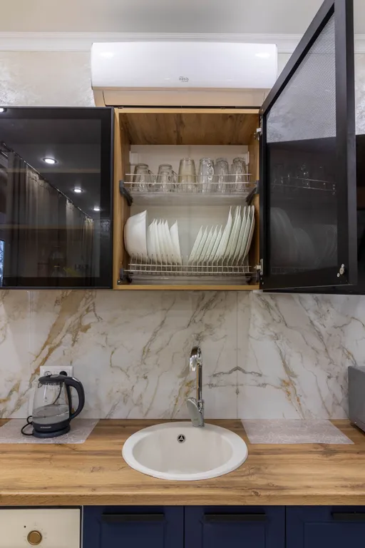 Двухкомнатная апартаменты   с теплым бассейном  у моря.