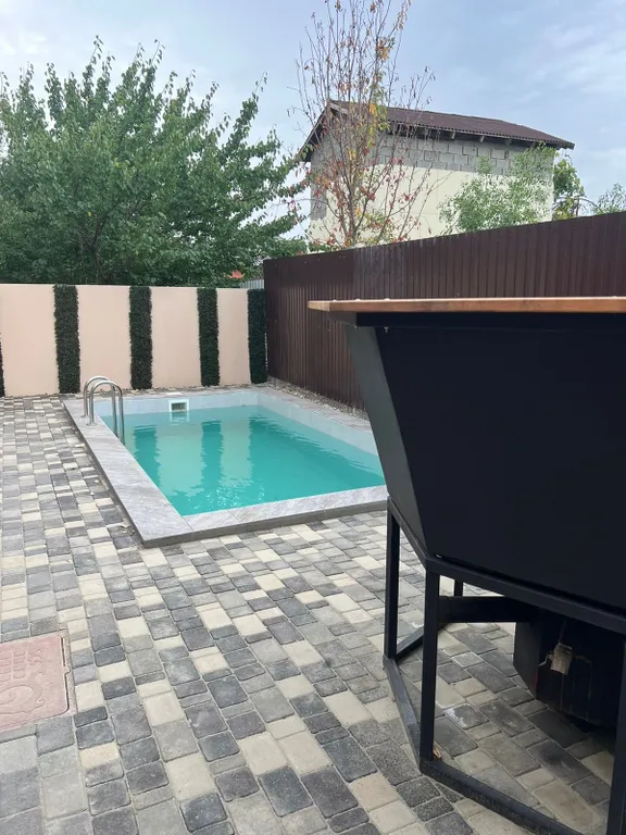 Дом с бассейном, баней и чаном