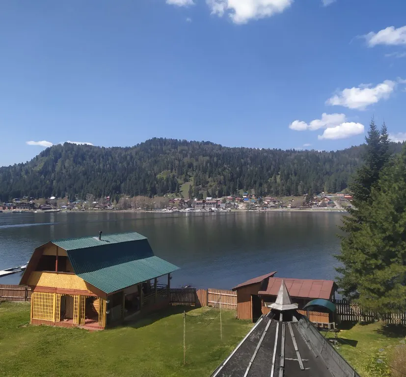 Коттедж с видом на озеро