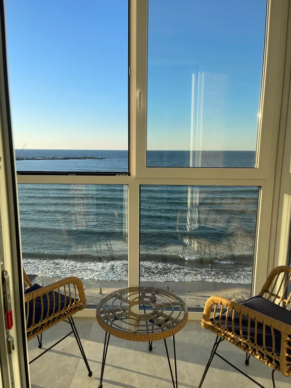 2-х комнатный апартамент с прямым видом на море