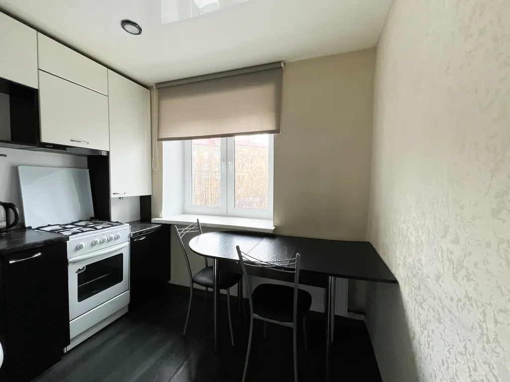 2‑комн. квартира в центре Мурманска на ул. Коминтерна, 17