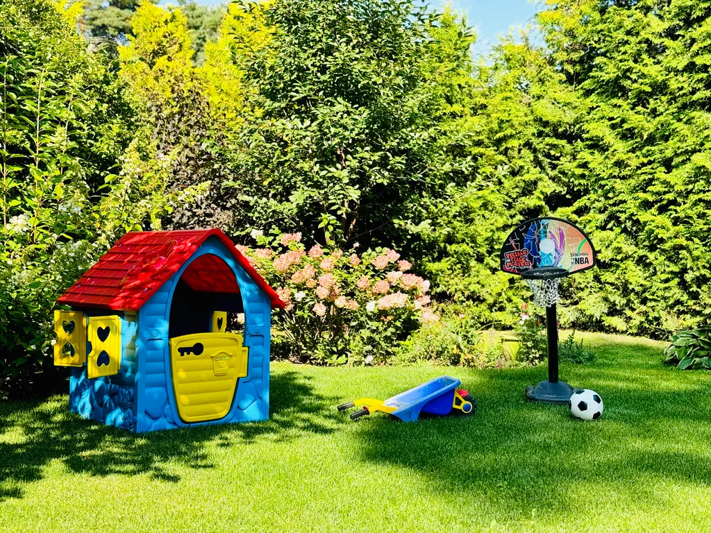 Уютный дом с тёплым бассейном и без подводных камней