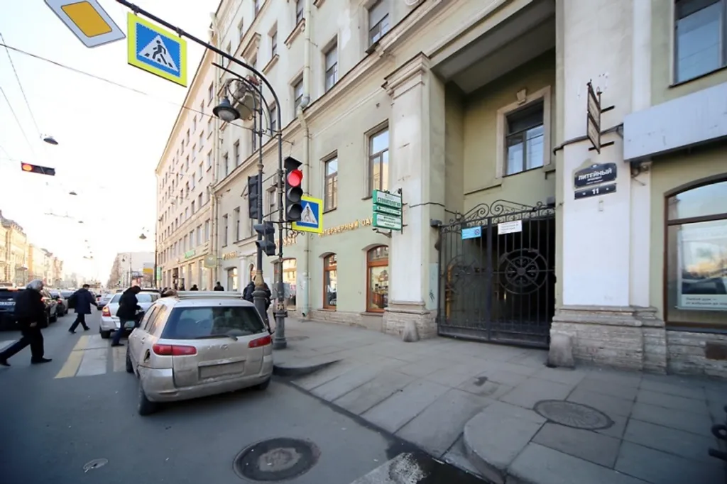 Квартира с евроремонтом, стильной ванной и балконом