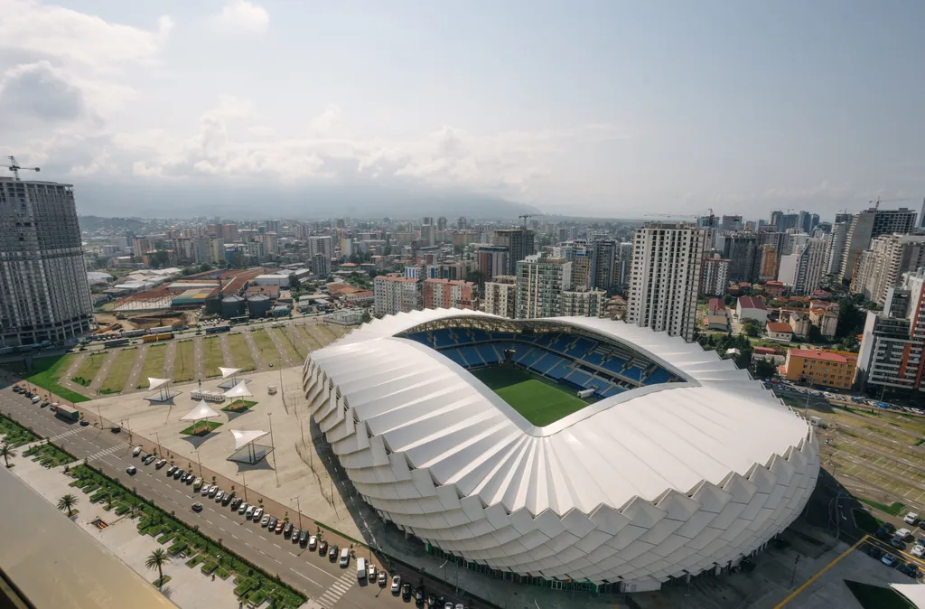 Уютная студия с видом на море, стадион и аллею Героев