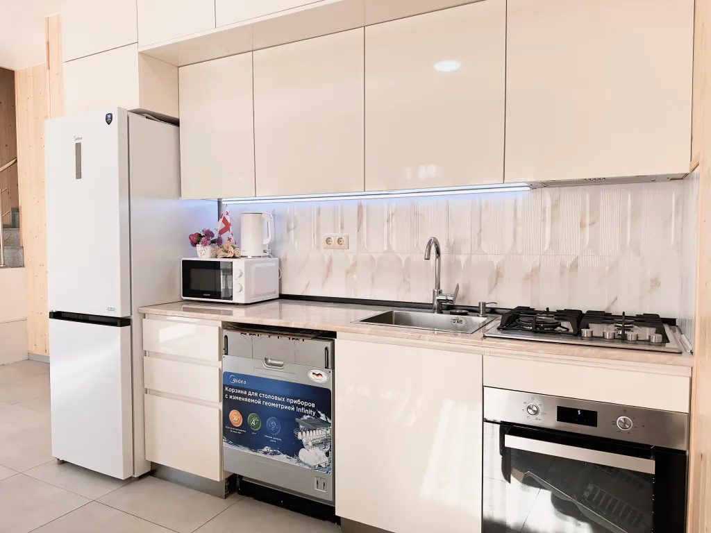 Большая вилла с песчанным пляжем