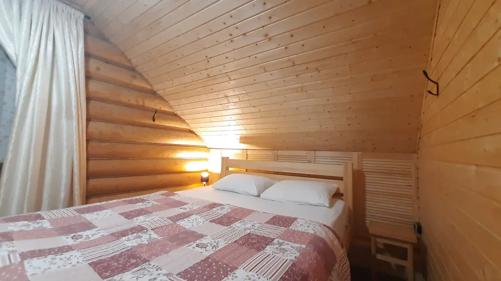 Дом-баня на берегу озера