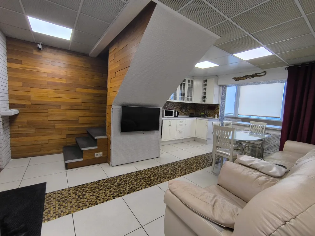 Пятикомнатная квартира с сауной и кинотеатром в центре