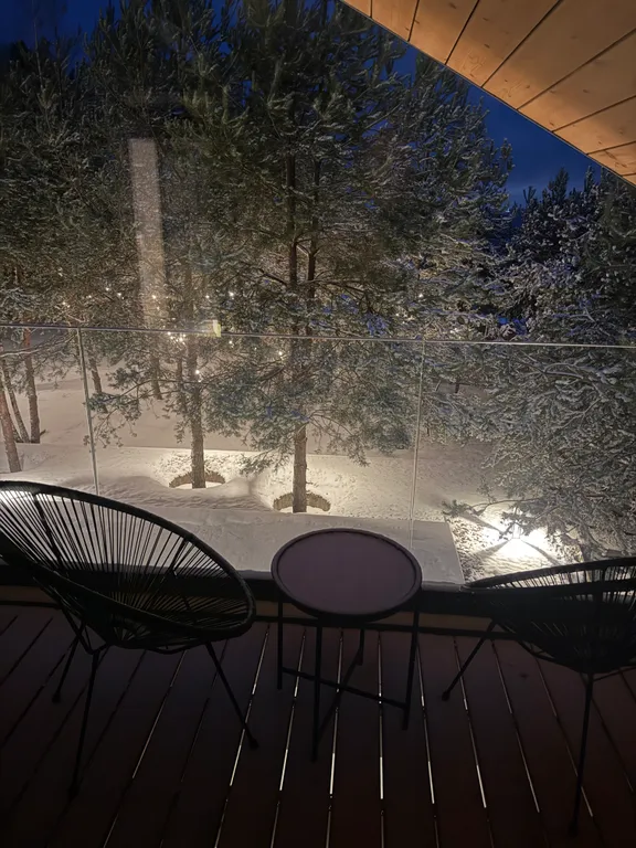 Премиальный загородный дом с теплым бассейном, на берегу