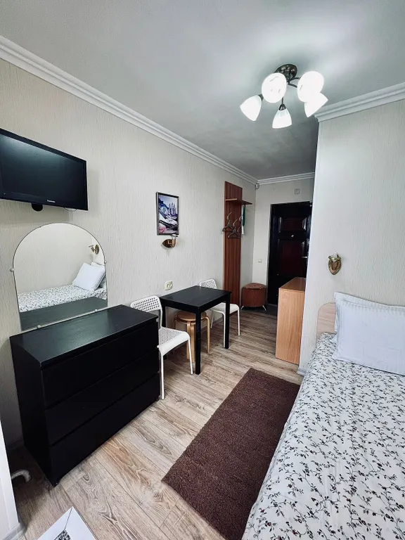 Уютная студия с односпальной кроватью, кухней и видом на город